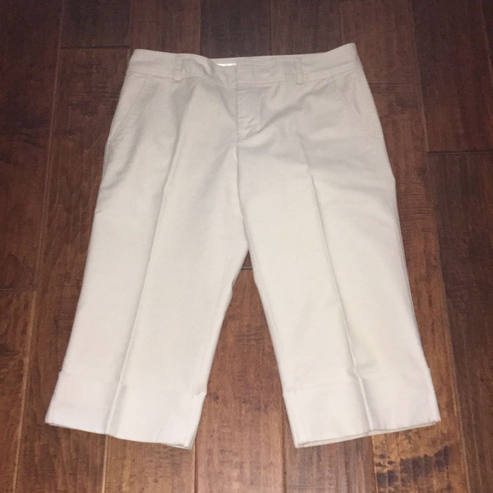 Old Navy light khaki capris. Size 6